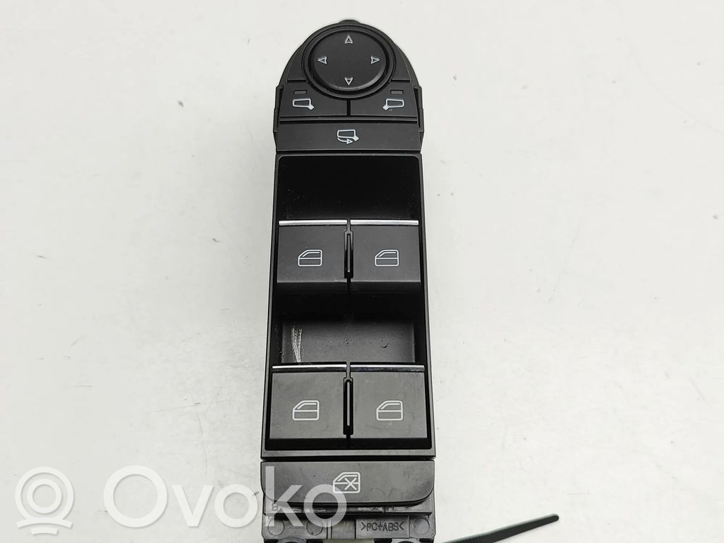 Mazda 3 Electric window control switch 