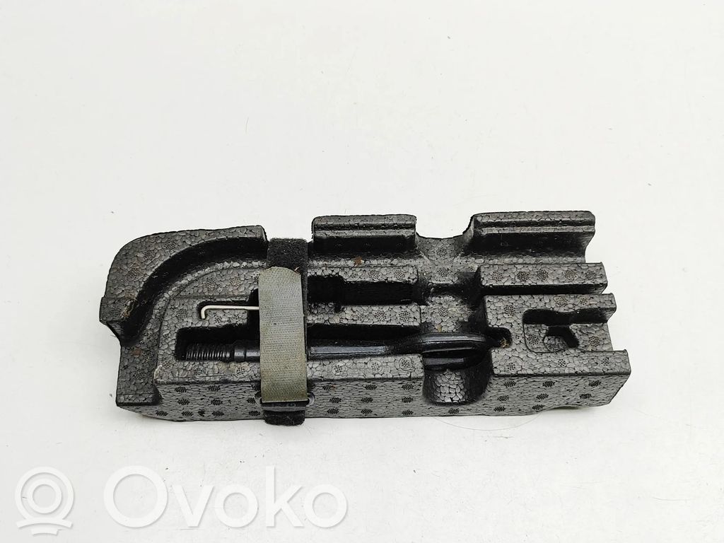 Volkswagen Caddy Towing hook eye 