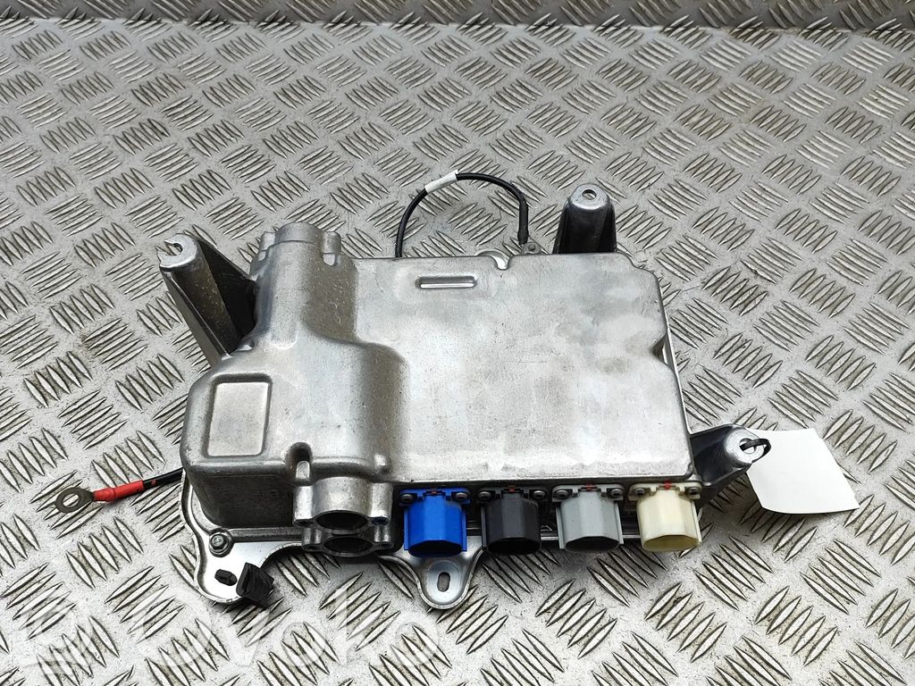 Inversor/convertidor de voltaje   104967800G