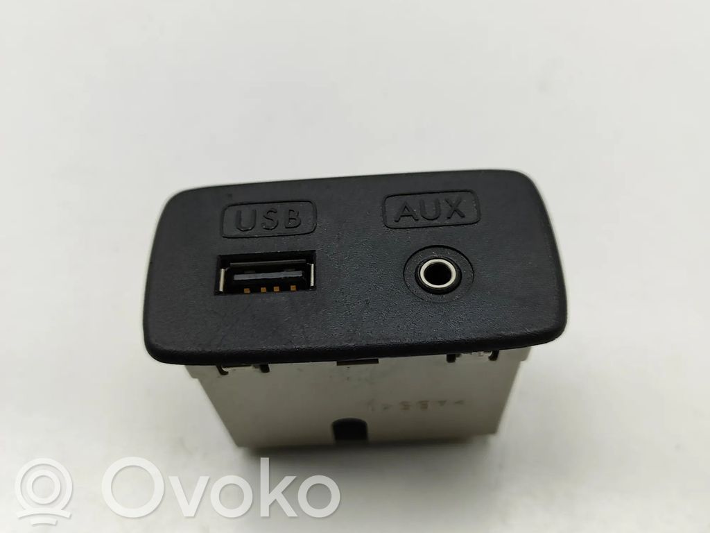 Subaru Forester SJ Enchufe conector entrada auxiliar 