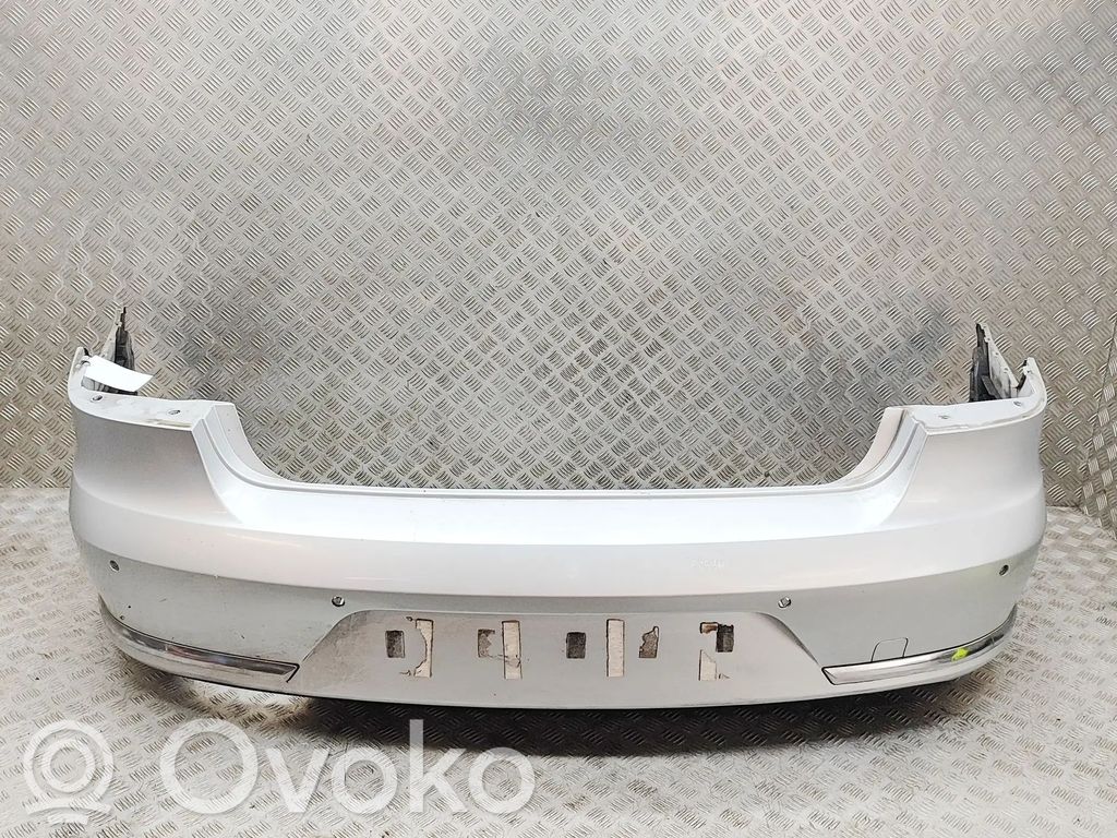 Volkswagen PASSAT B7 Parachoques 