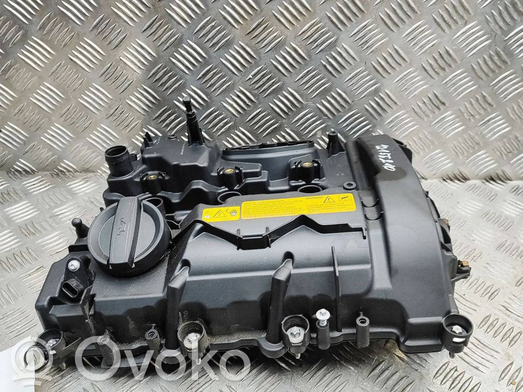 BMW 2 F45 Pokrywa zaworów 