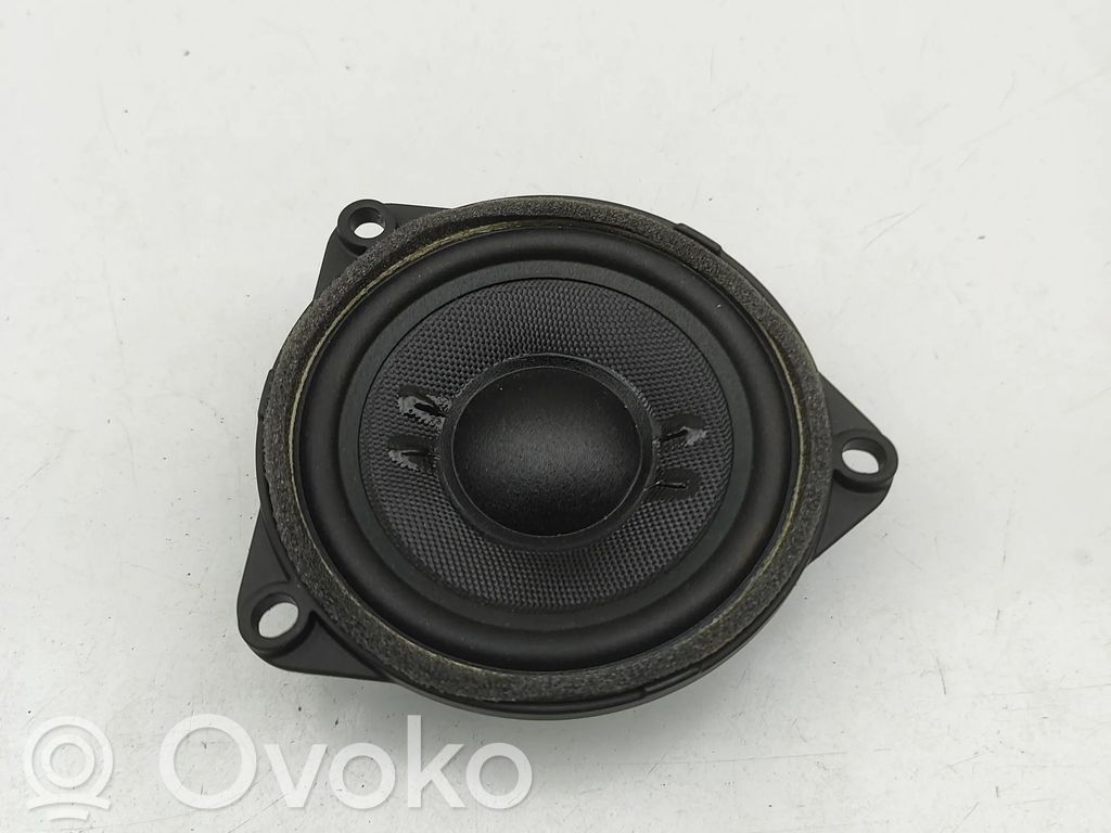 Porsche Taycan 9J1 Etuoven kaiutin