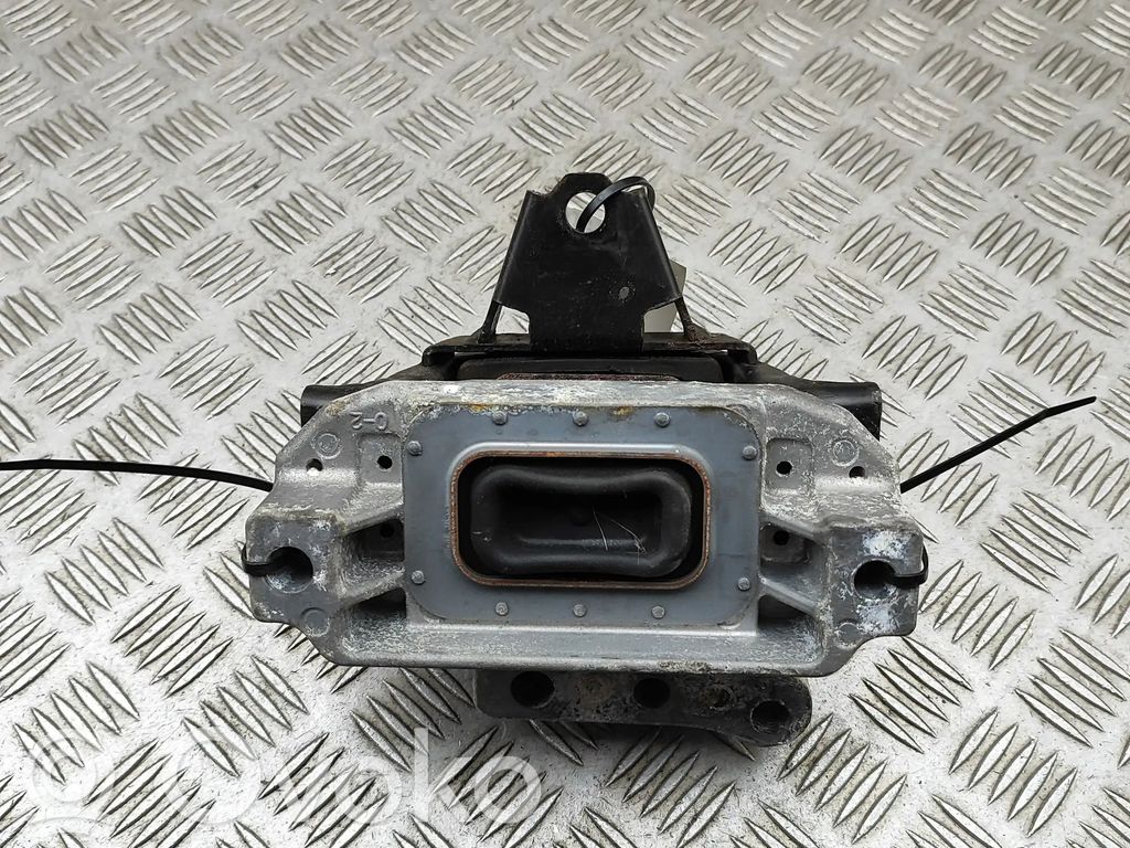 Mitsubishi Outlander Engine mount bracket 