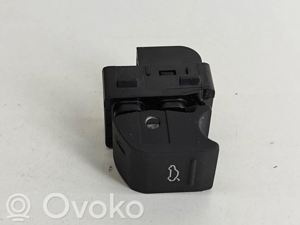 Audi RS3 8Y Botón interruptor de maletero abierto 