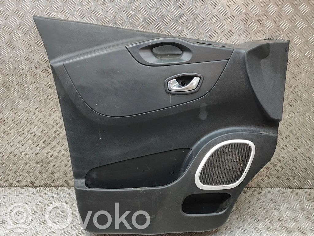 Opel Vivaro Boczki / Poszycie drzwi przednich 