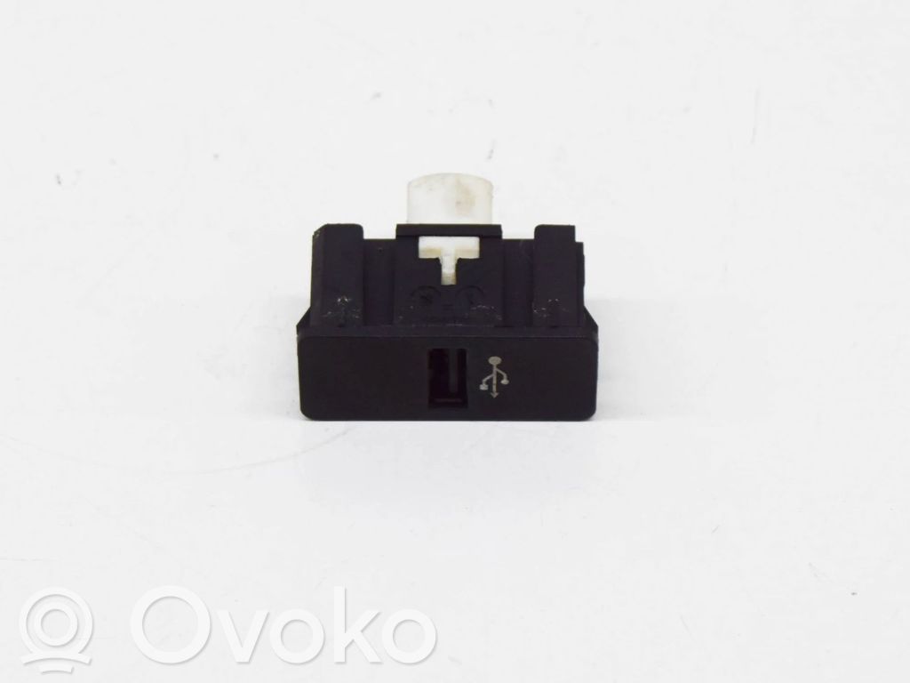 BMW 4 F32 F33 Connettore plug in AUX