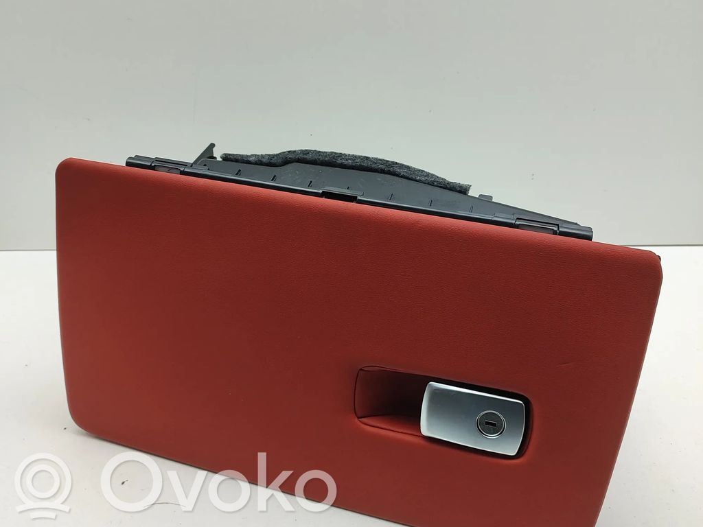 BMW XM Glove box 