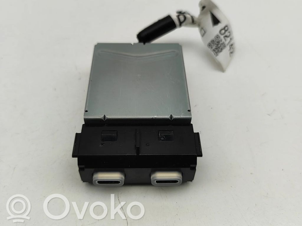 Lexus RZ Enchufe conector USB 