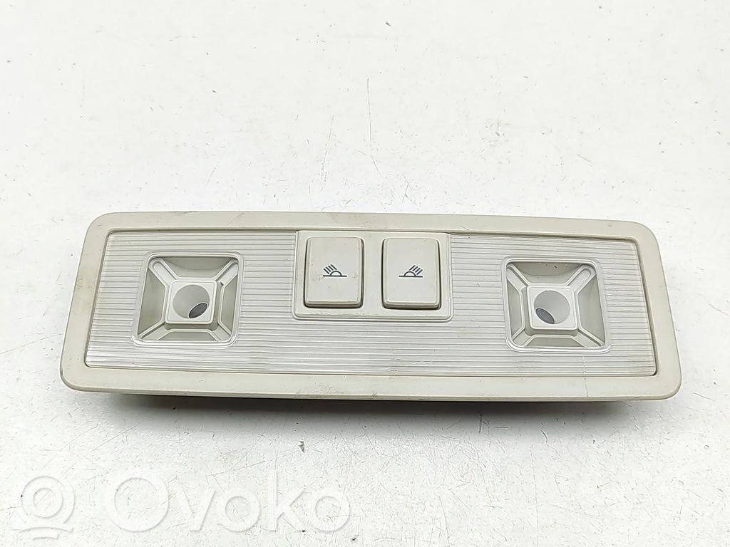 Volkswagen PASSAT B8 Etuistuimen valo 