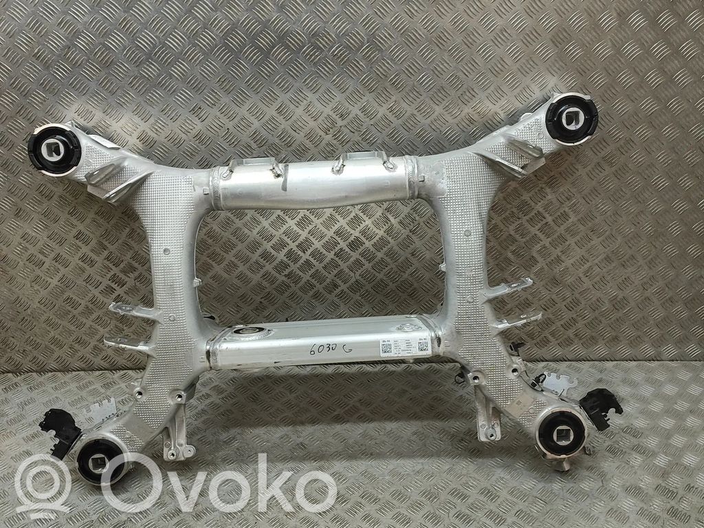 BMW XM Задняя траверса 