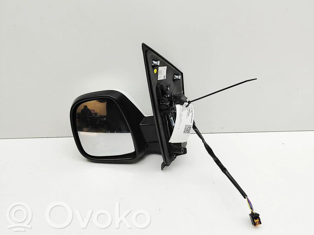 Opel Vivaro Front door electric wing mirror 