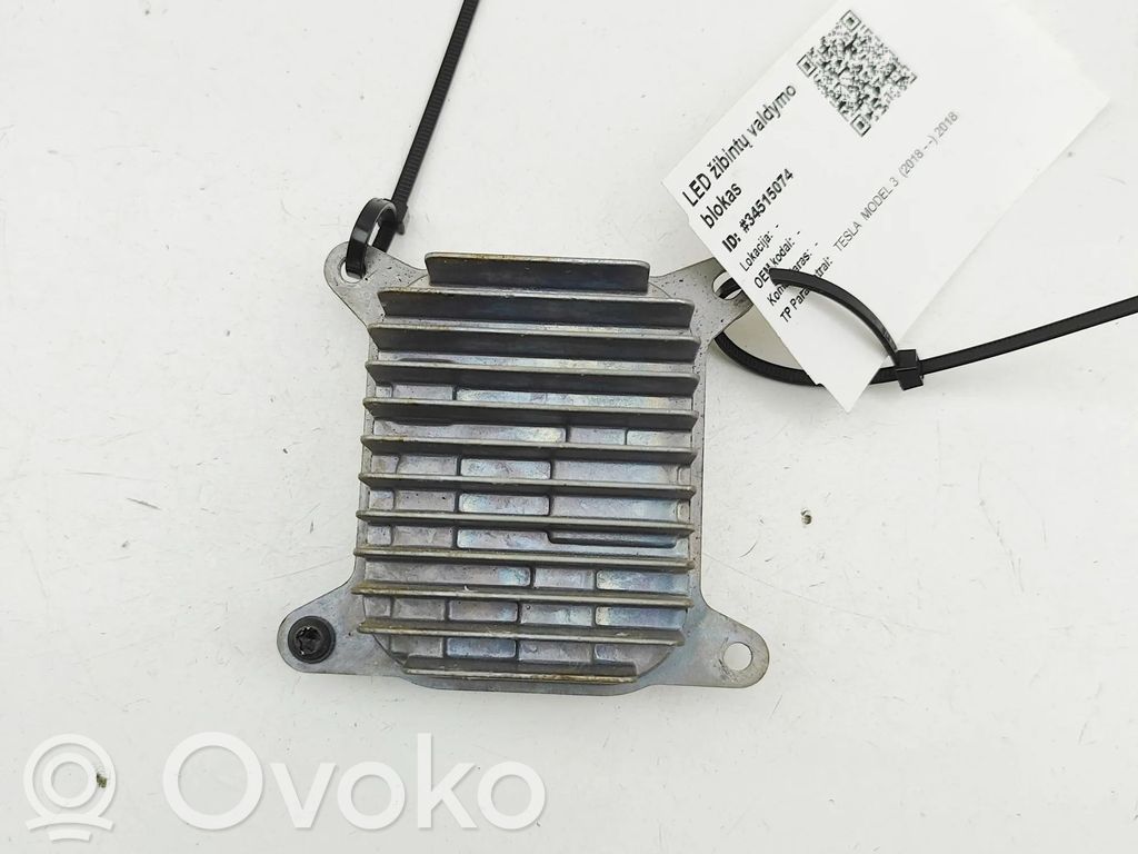 Tesla Model 3 LED šviesų modulis 