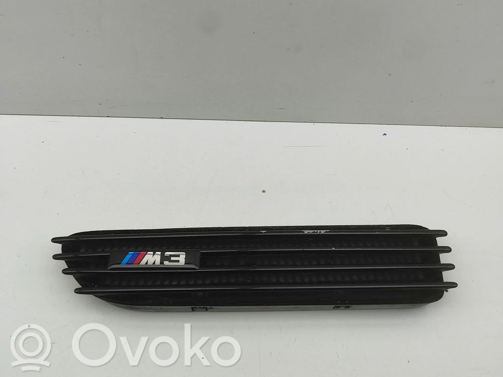 BMW 3 E46 Grille d'aile 