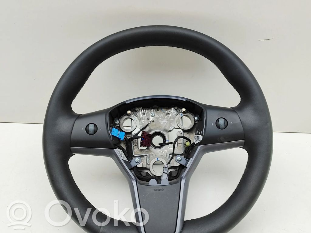 Tesla Model Y Stūre 