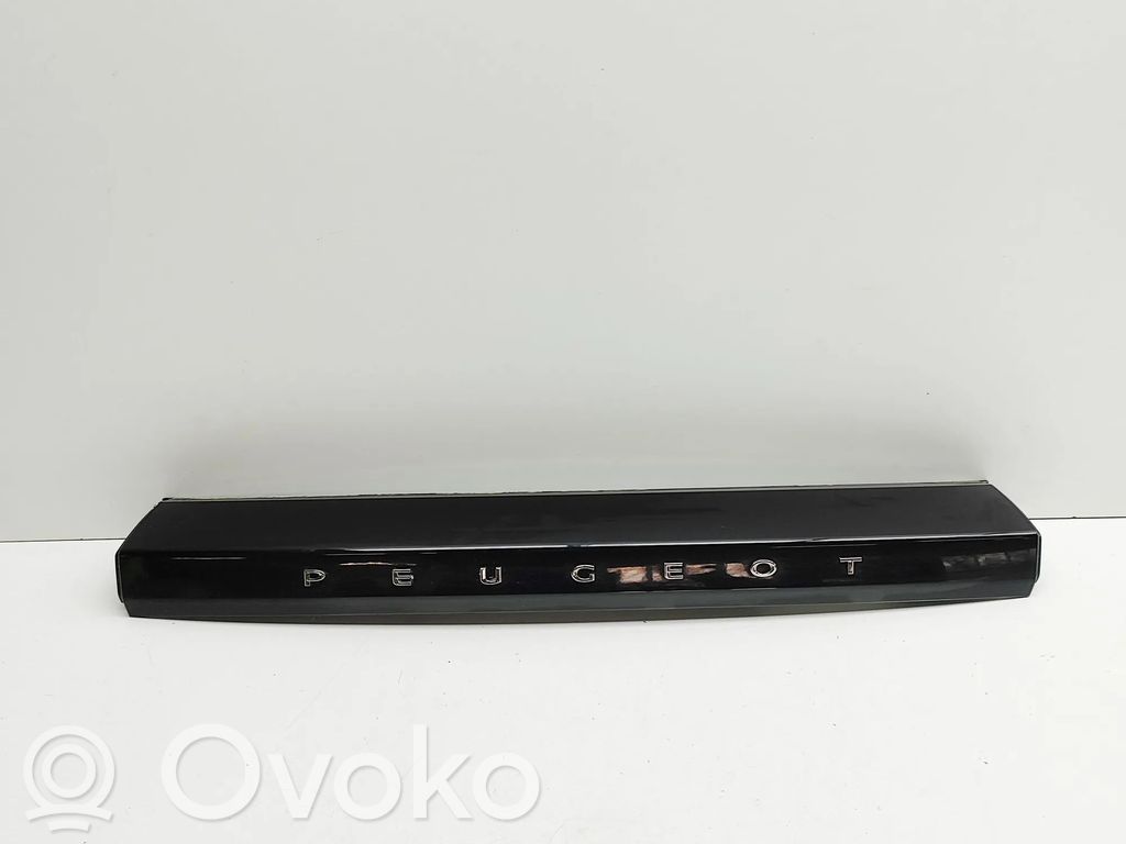 Peugeot 2008 II Rivestimento portellone 