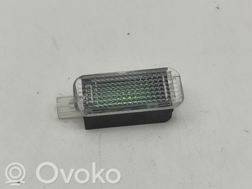 Luz interna puerta delantera   4E0947415