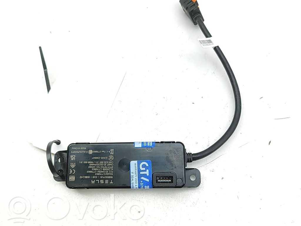 Tesla Model Y Juniper Gniazdo / Złącze USB 