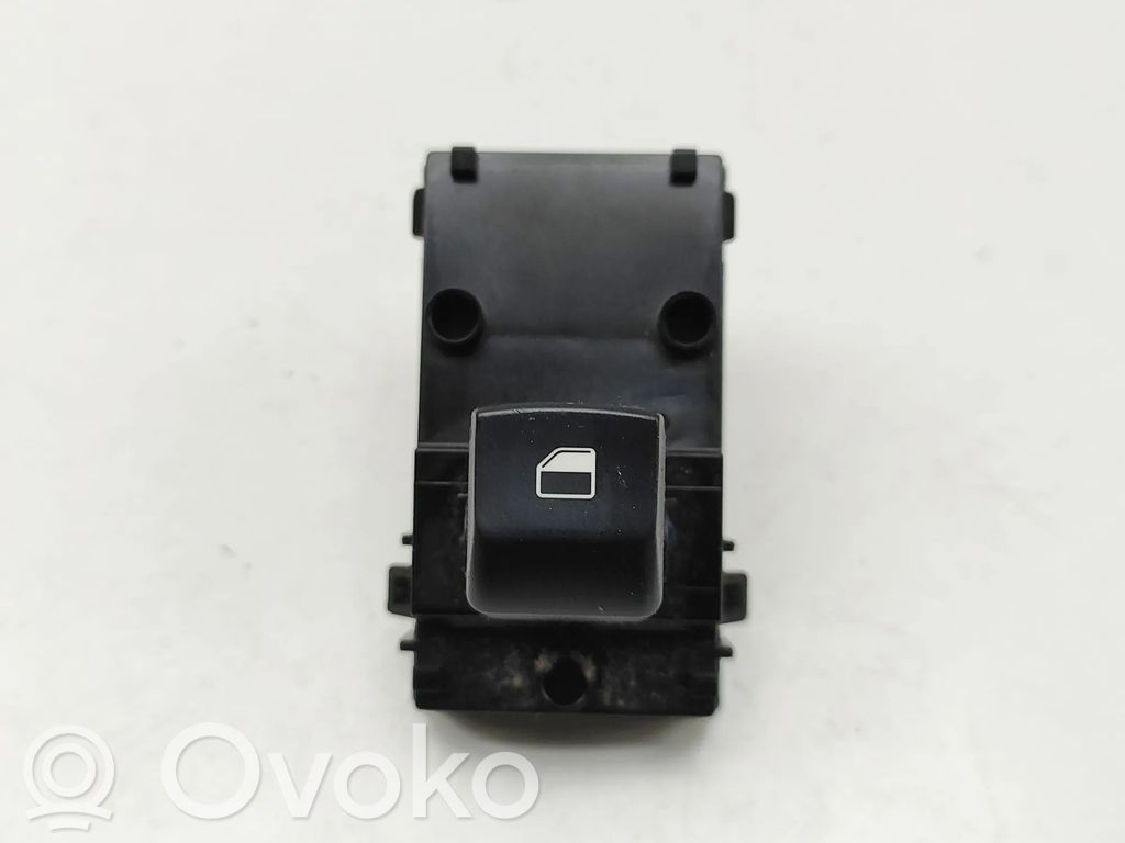 KIA Xceed Electric window control switch 
