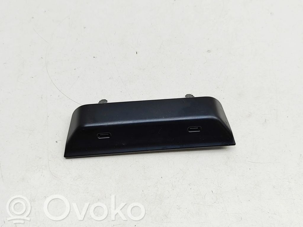 Tesla Model 3 Highland Enchufe conector USB 