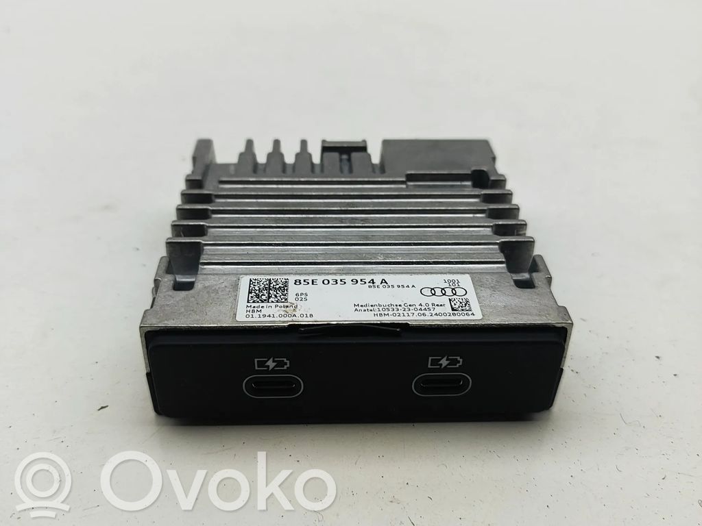 Audi Q6 e-tron USB savienotājs 