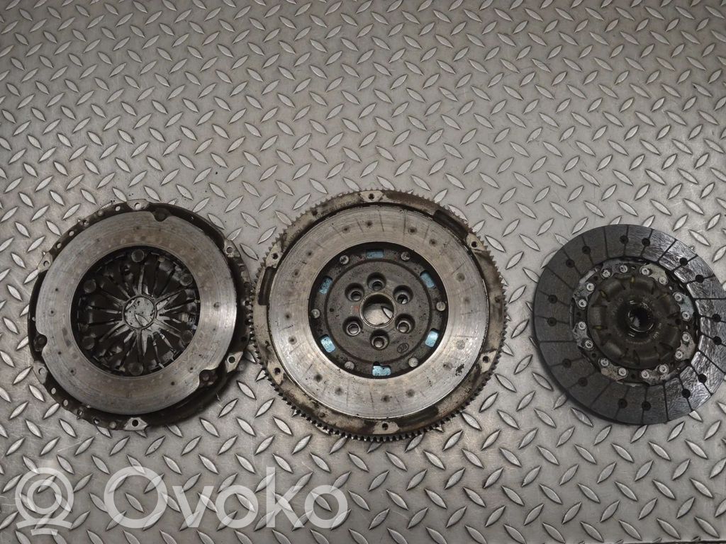 Volkswagen Golf VII Kit d'embrayage 