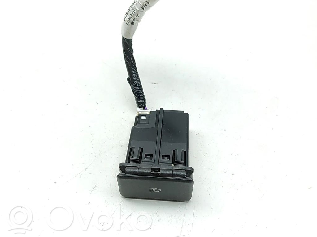 Nissan Leaf II (ZE1) Gniazdo / Złącze USB 