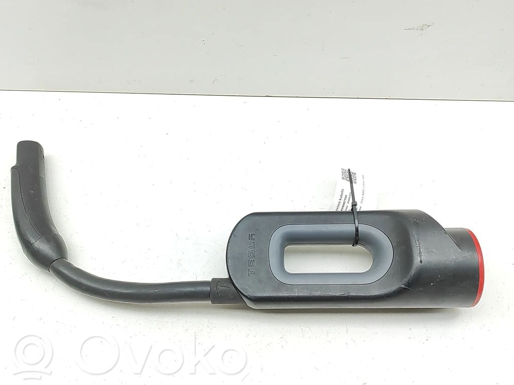 Tesla Model 3 Sähköauton latauskaapeli 
