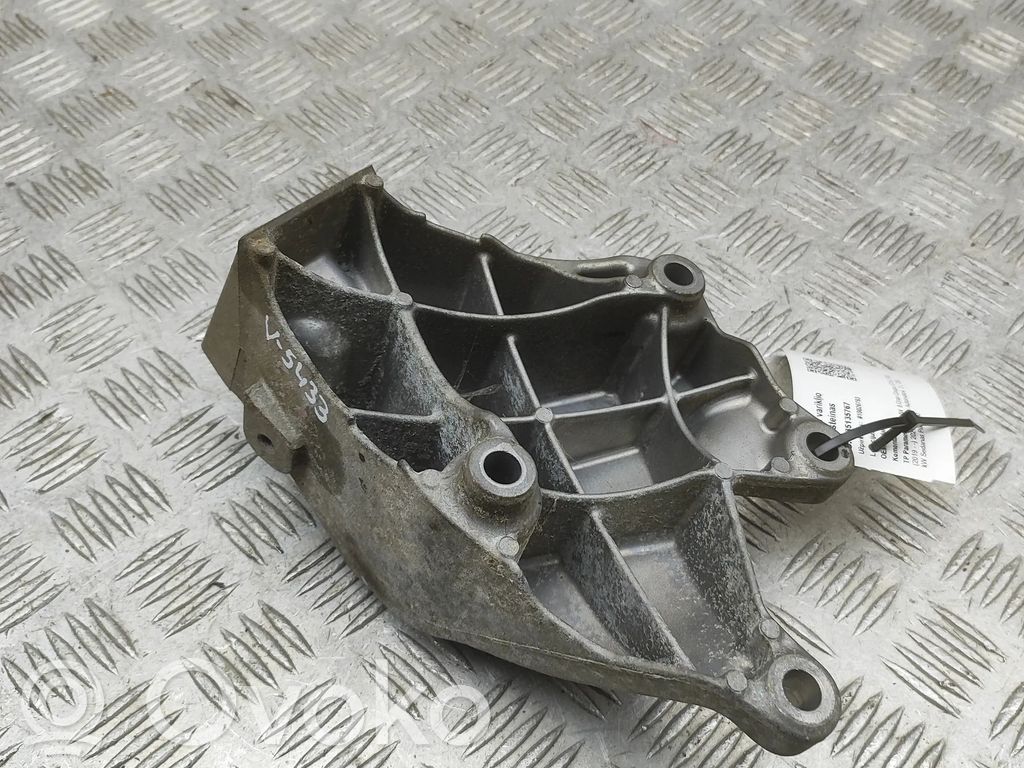 BMW 8 G14 Engine mounting bracket 