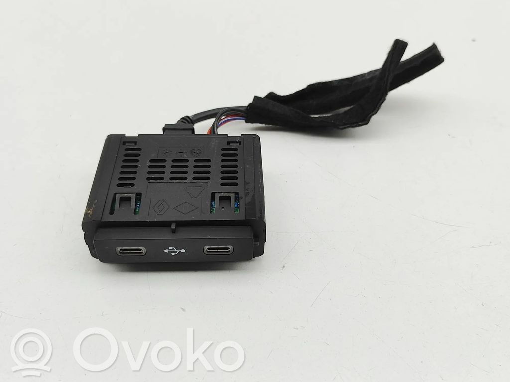 Renault Austral Enchufe conector USB 