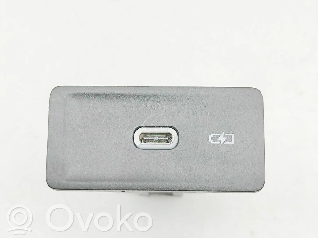 Volkswagen Multivan T7 Gniazdo / Złącze USB 