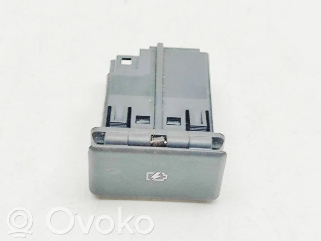 Nissan Leaf II (ZE1) Gniazdo / Złącze USB 