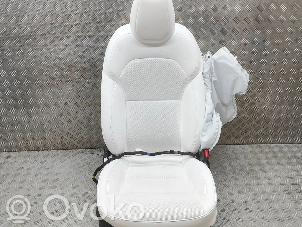 Fotel przedni kierowcy   152704100E,152702900B