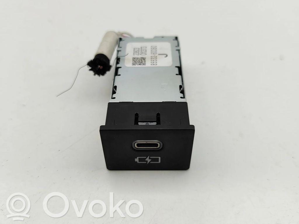 Toyota bZ4X Enchufe conector USB 