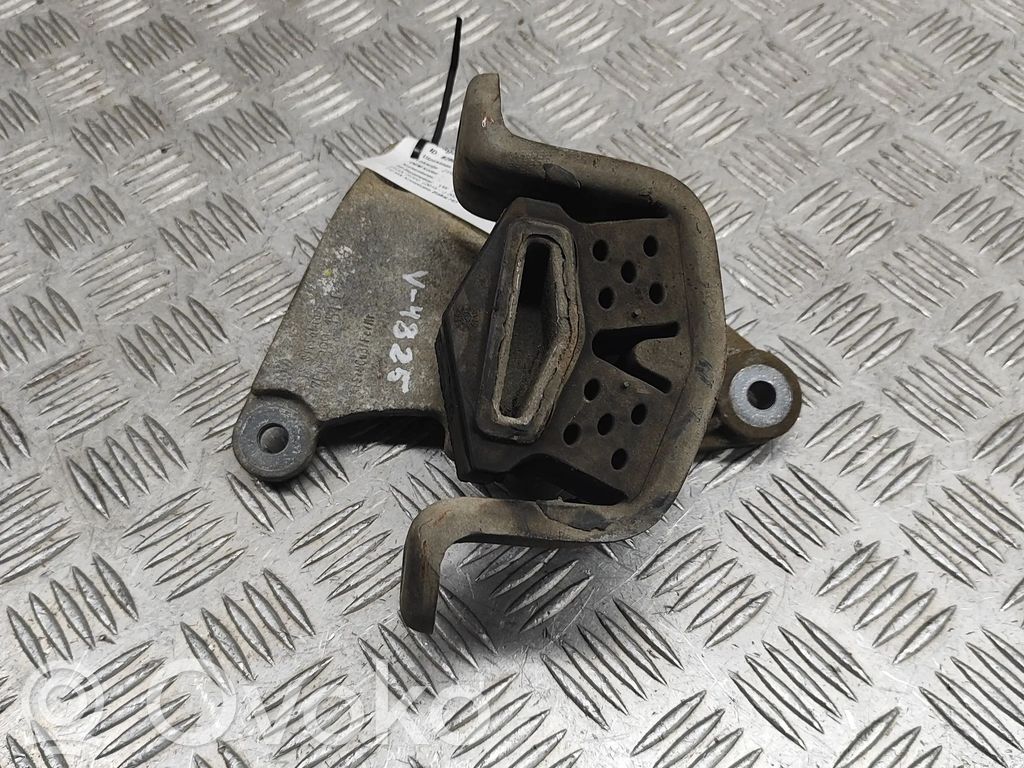 Volkswagen Transporter - Caravelle T6 Engine mount bracket 