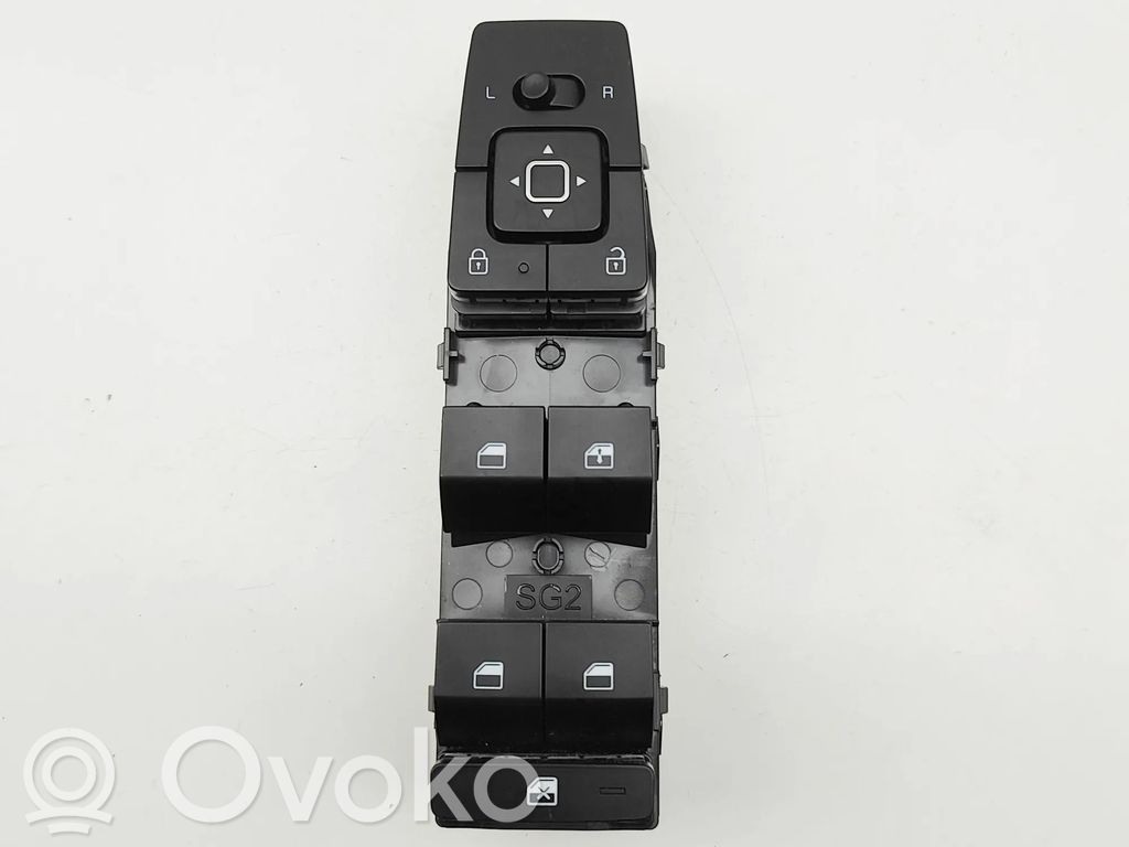 Electric window control switch   93571AT701