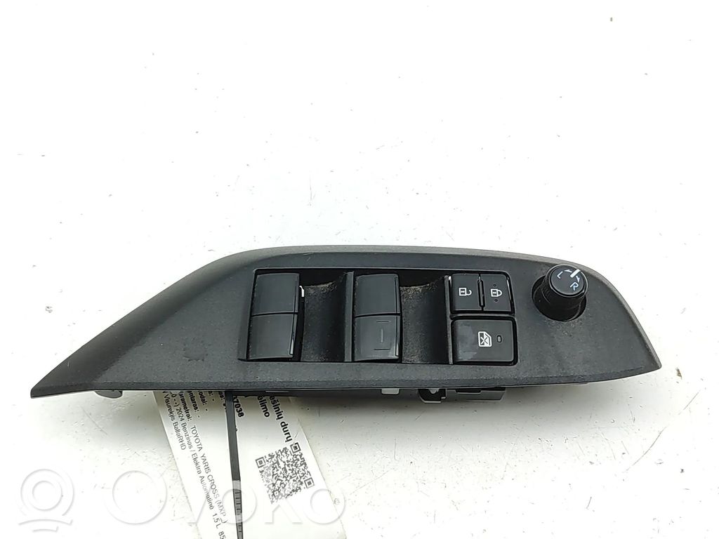 Toyota Yaris Cross Electric window control switch 