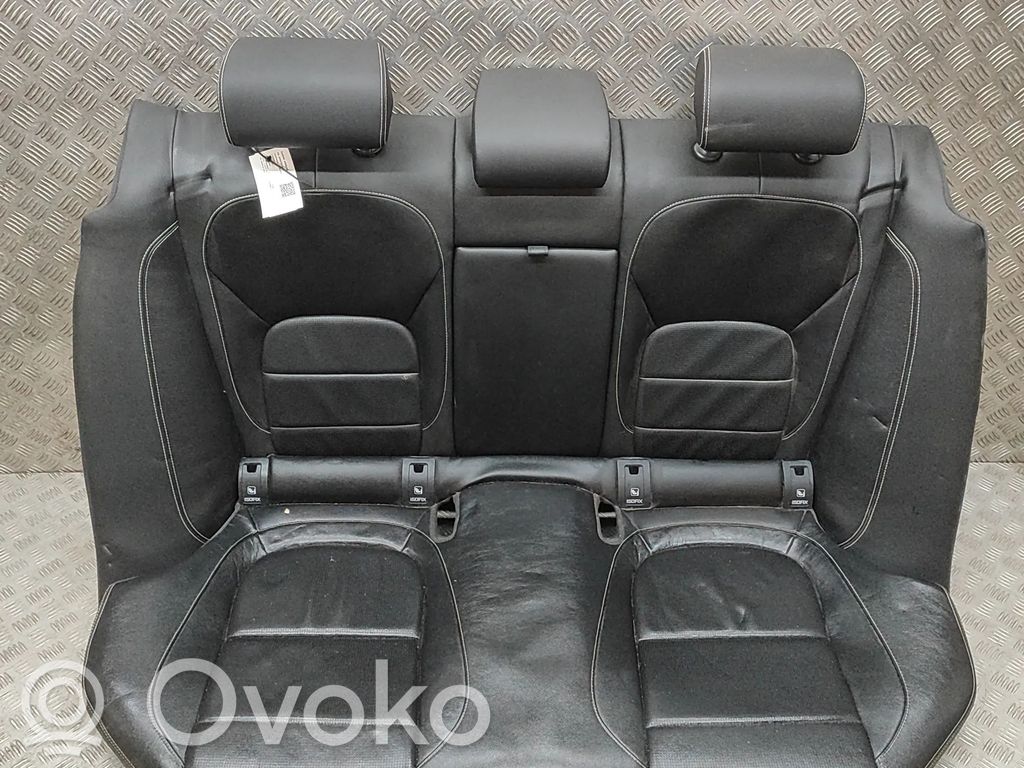 Jaguar XE Takaistuin 