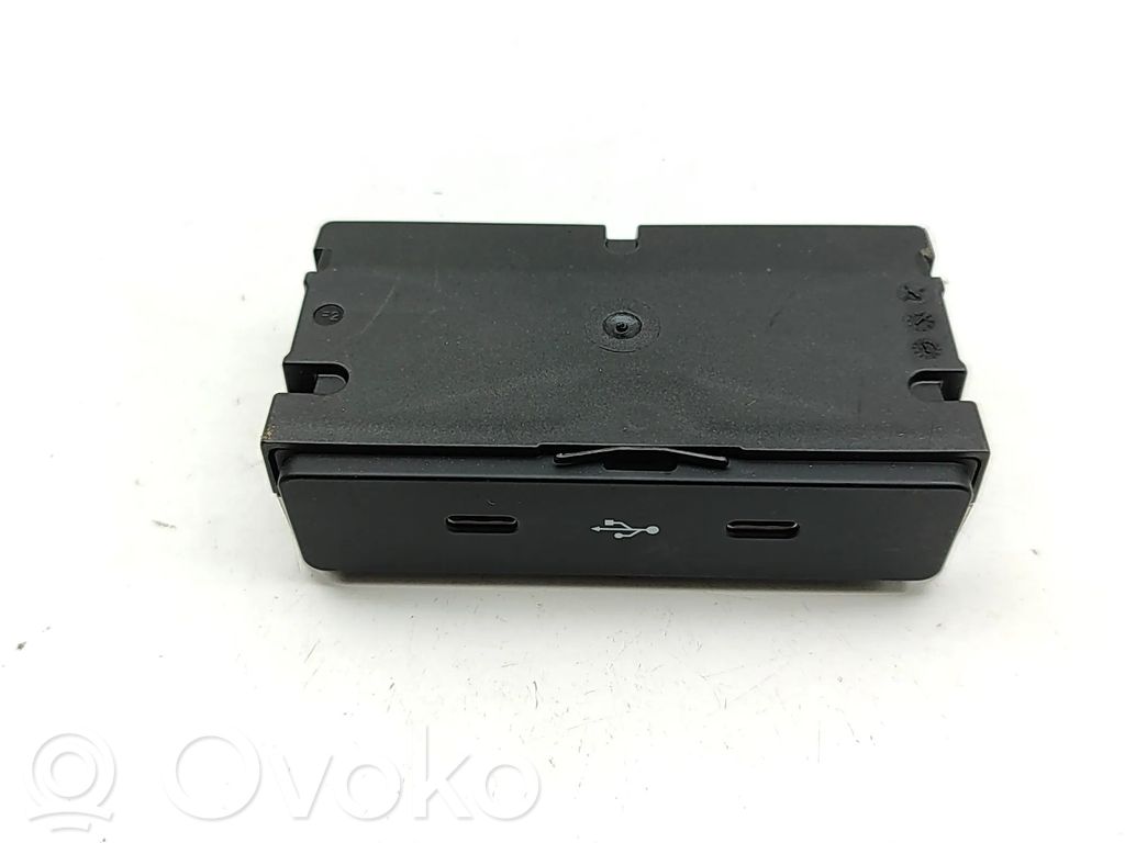 Porsche Taycan 9J1 Enchufe conector USB 