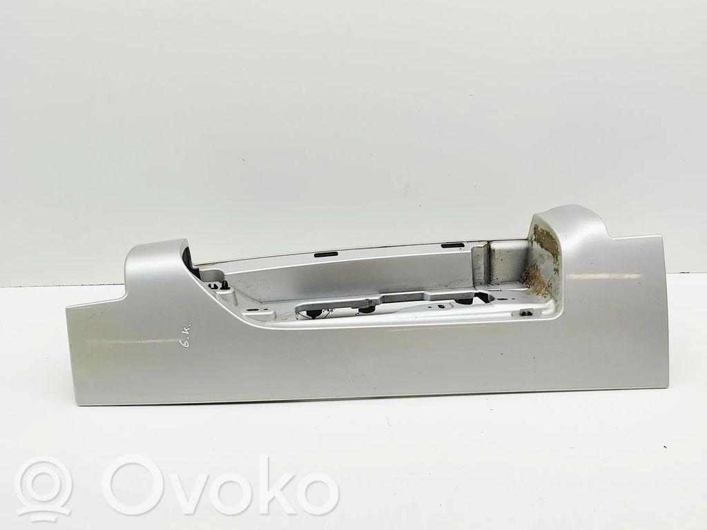 Opel Vivaro Listwa pod lampę tylną 