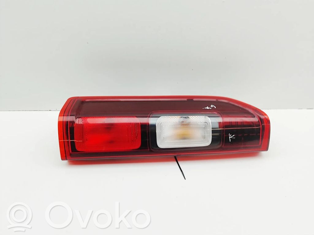 Opel Vivaro Lampă spate în caroserie 