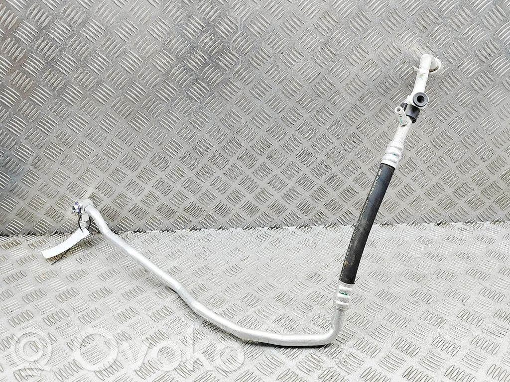 BMW X2 U10 Ilmastointilaitteen putki (A/C) 