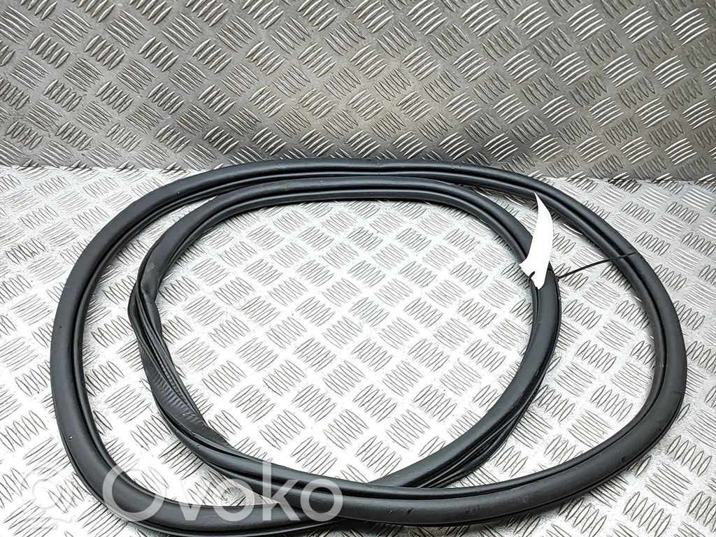 Gumowa uszczelka drzwi tylnych   3J0867914