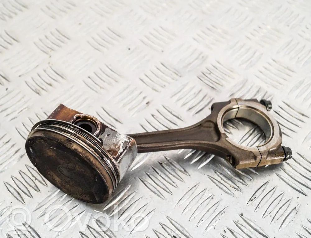 Lexus CT 200H Piston 