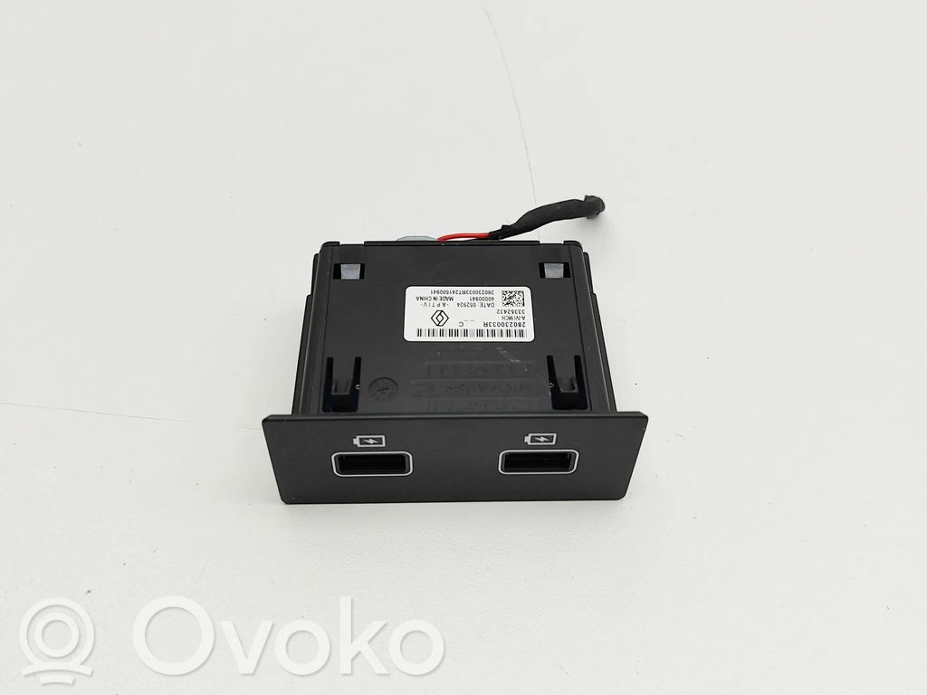 Renault Arkana Conector priză AUX 