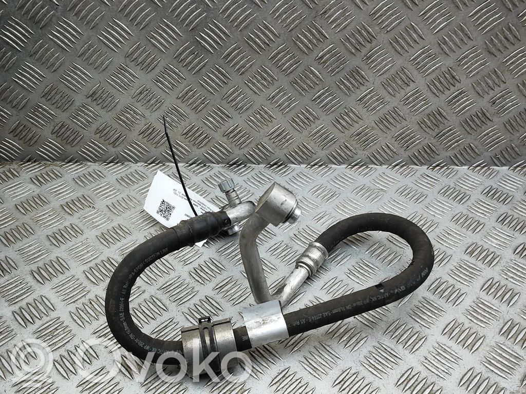 BMW 8 G15 Ilmastointilaitteen putki (A/C) 
