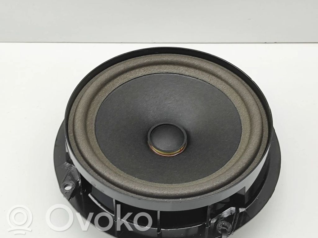 Enceinte de porte arrière   11A035710