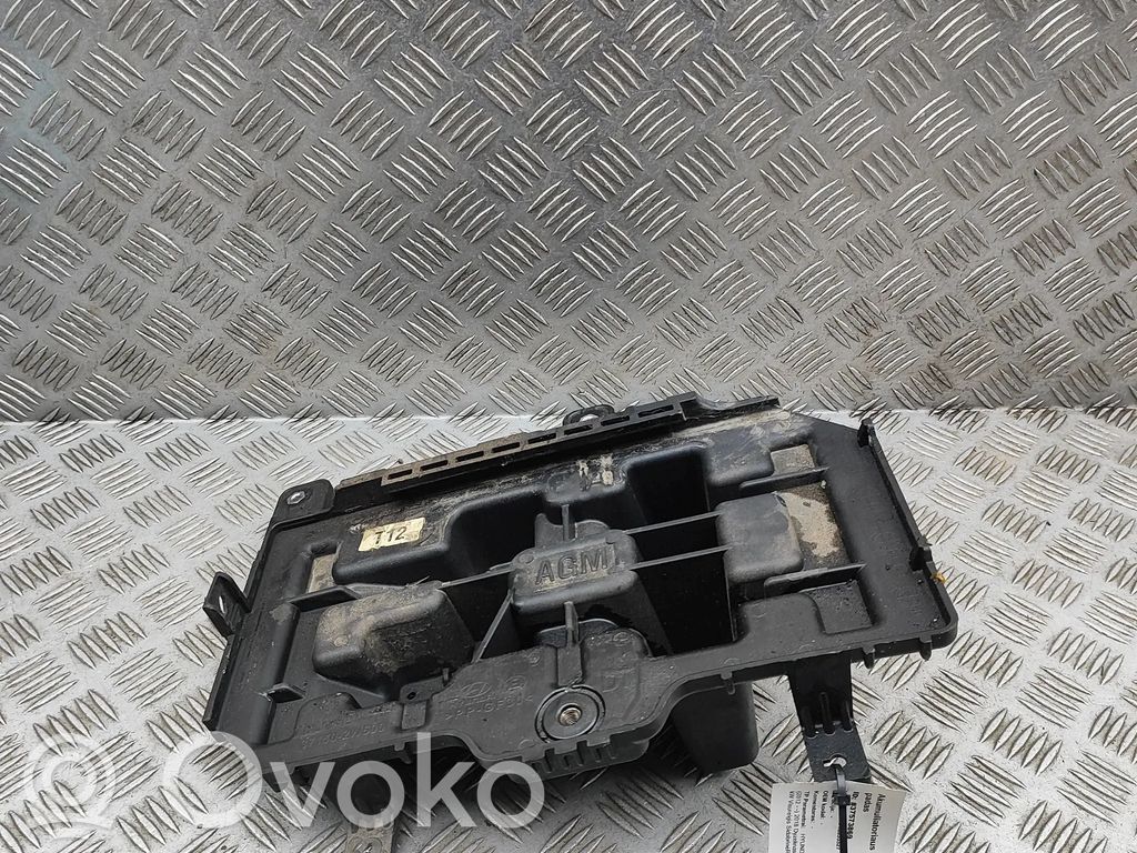 Akkulaatikon alusta   371502W500