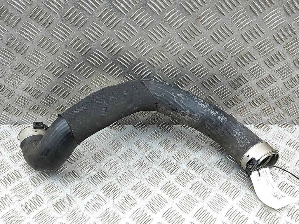 Mercedes-Benz E A207 Wąż / Rura intercoolera 