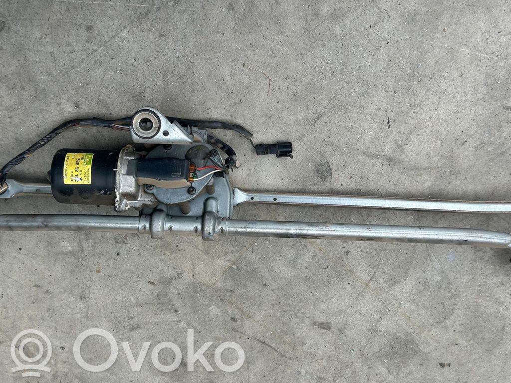 Renault Master II Wiper motor 